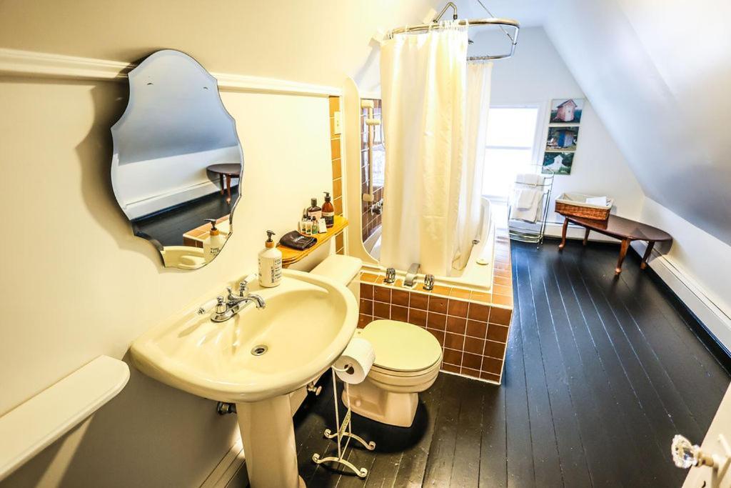 The Lunenburg Inn Екстер'єр фото